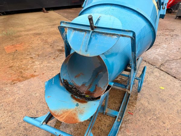 2023 CONQUIP ...1,000 litre concrete skip ....711 396844400
