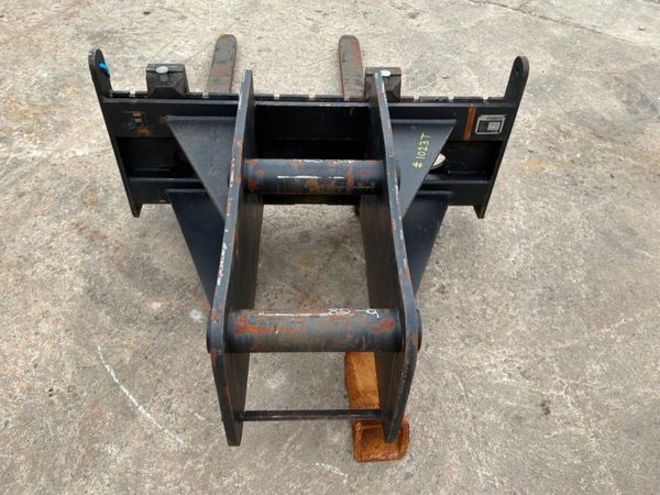 20 tonne excavator Pallet forks.....80mm pins..... 397142340