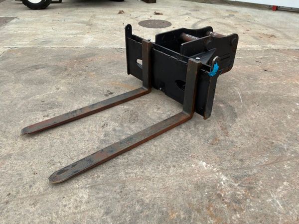 20 tonne excavator Pallet forks.....80mm pins..... 397142330