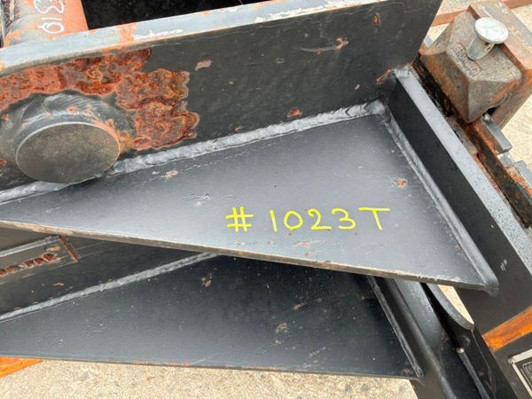 20 tonne excavator Pallet forks.....80mm pins..... 397142333