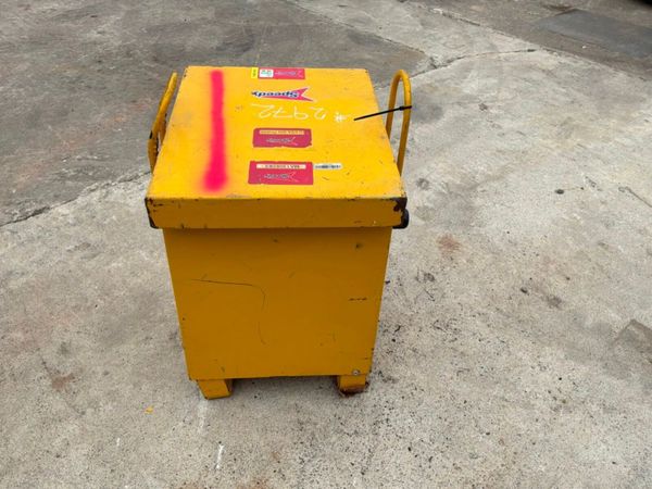 10kva distribution transformer boxes...240/110v... 397142470