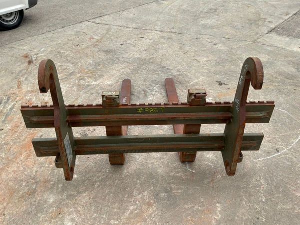 JCB 4Cx  pallet fork attachment.......985t 397142404