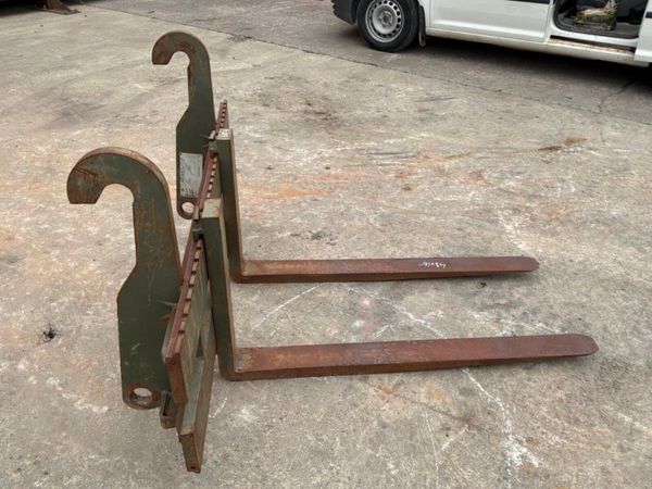 JCB 4Cx  pallet fork attachment.......985t 397142406