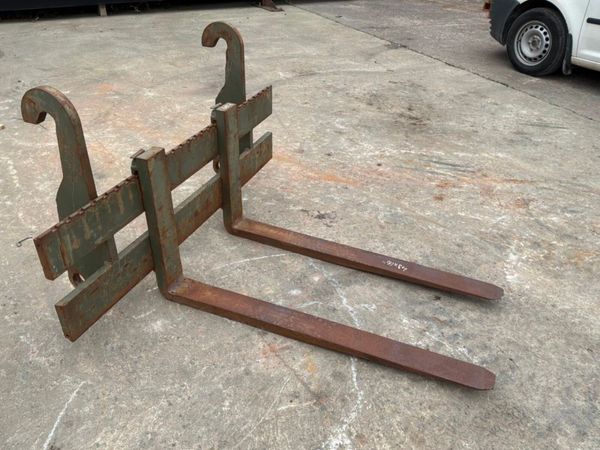 JCB 4Cx  pallet fork attachment.......985t 397142414