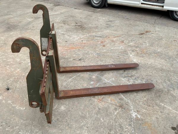JCB 4Cx  pallet fork attachment.......985t 397142416