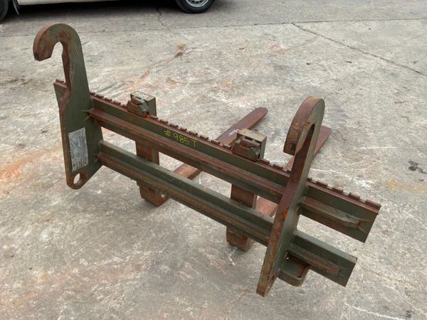 JCB 4Cx  pallet fork attachment.......985t 397142418