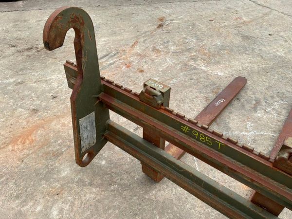 JCB 4Cx  pallet fork attachment.......985t 397142425
