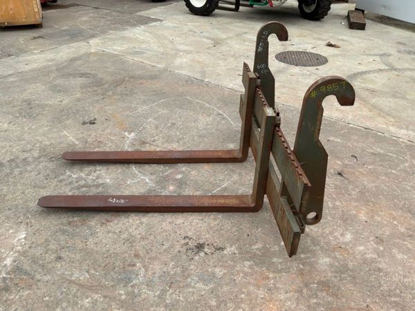 JCB 4Cx  pallet fork attachment.......985t 397142434