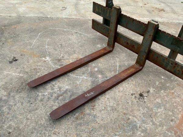 JCB 4Cx  pallet fork attachment.......985t 397142436