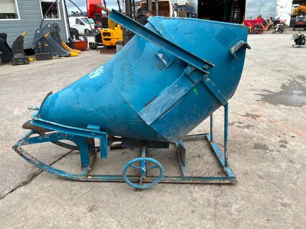 Conquip 500 litres concrete pouring skip.......318 397151150