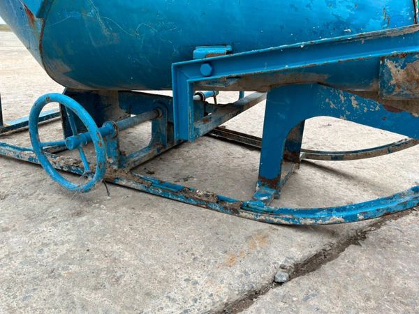 Conquip 500 litres concrete pouring skip.......318 397151156