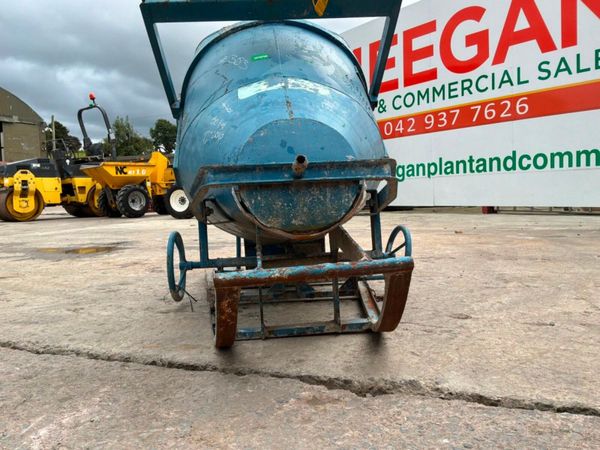 Conquip 500 litres concrete pouring skip.......318 397151158