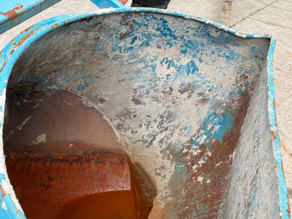 Conquip 500 litres concrete pouring skip.......318 397151164