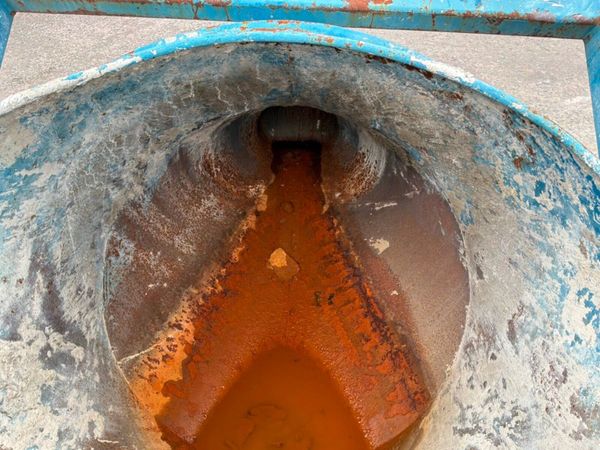 Conquip 500 litres concrete pouring skip.......318 397151165