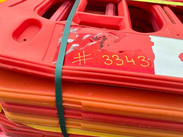 Plastic Pedestrian safety barriers....31 per palle 397151134