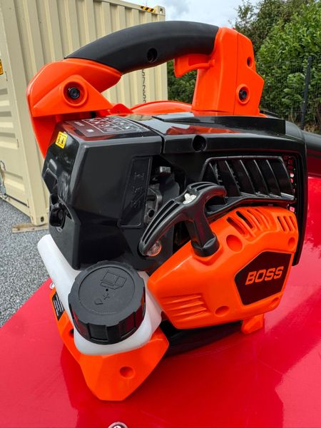 BOSS Petrol Leaf Blower – New / Unused, 3 of 4