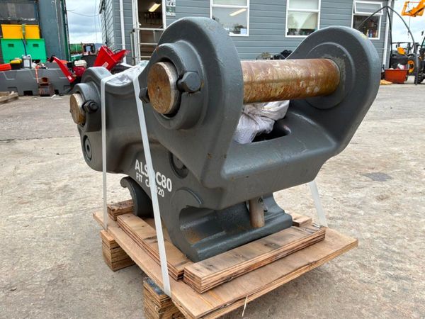 New / unused hydraulic quick hitch...80mm pins.... 397212592