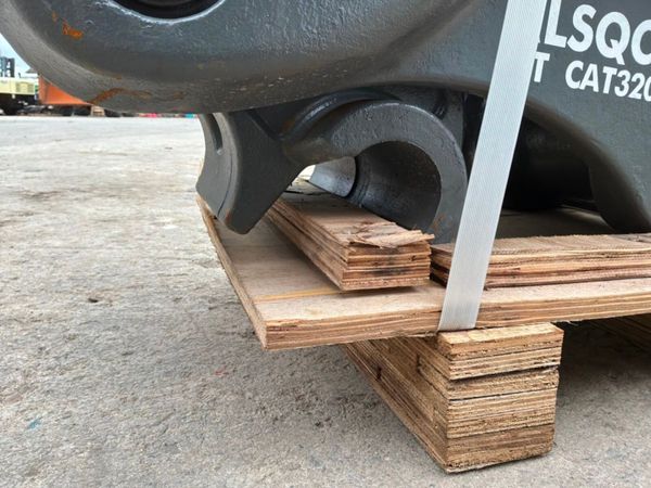 New / unused hydraulic quick hitch...80mm pins.... 397212594