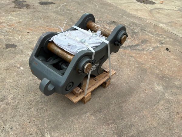 New / unused hydraulic quick hitch...80mm pins.... 397212596