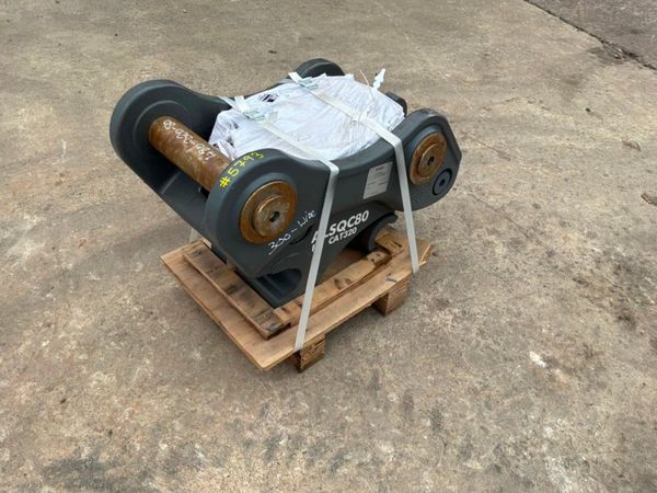 New / unused hydraulic quick hitch...80mm pins.... 397212602