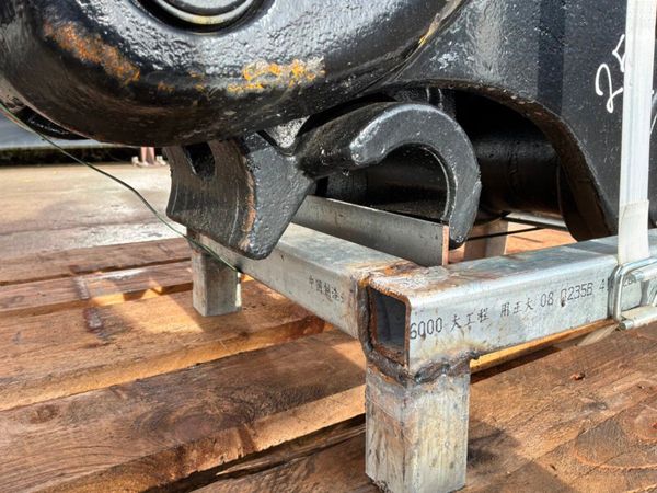 New / unused Hydraulic Quick hitch.......60mm pin. 397359757