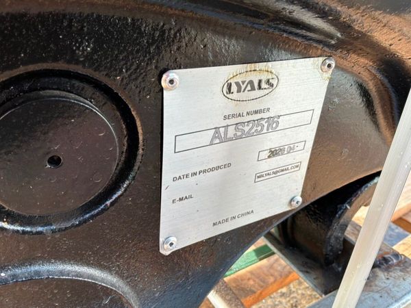 New / unused Hydraulic Quick hitch.......60mm pin. 397359762