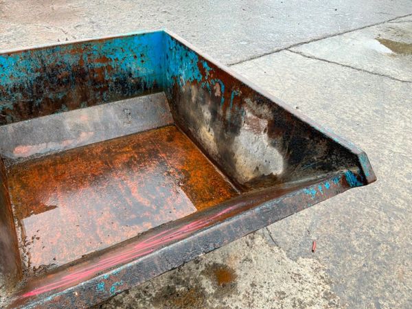 1000 litres Conquip self tipping rubble boat skip. 397373263