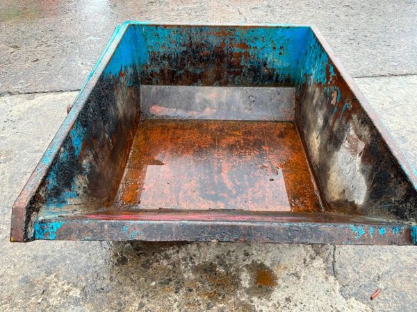 1000 litres Conquip self tipping rubble boat skip. 397373292