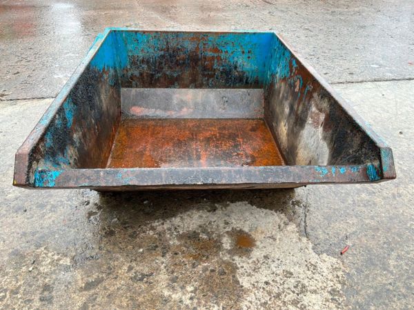 1000 litres Conquip self tipping rubble boat skip. 397373355