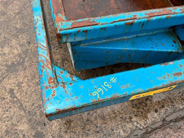 1000 litres Conquip self tipping rubble boat skip. 397373391