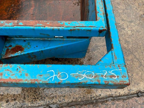 1000 litres Conquip self tipping rubble boat skip. 397373406
