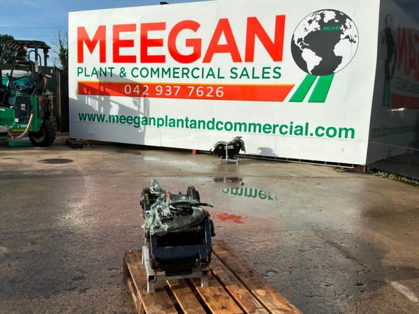 New unused hydraulic Quick hitch.....60mm pins.... 397373578