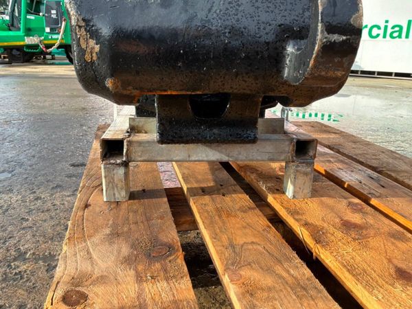 New unused hydraulic Quick hitch.....60mm pins.... 397373642