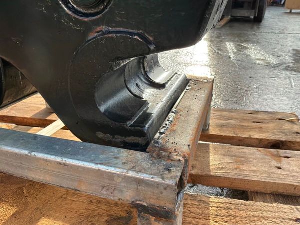 New unused hydraulic Quick hitch.....60mm pins.... 397373663