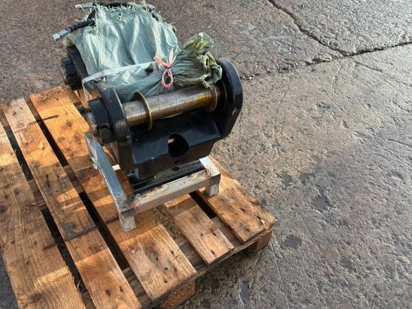 New unused hydraulic Quick hitch.....60mm pins.... 397373674