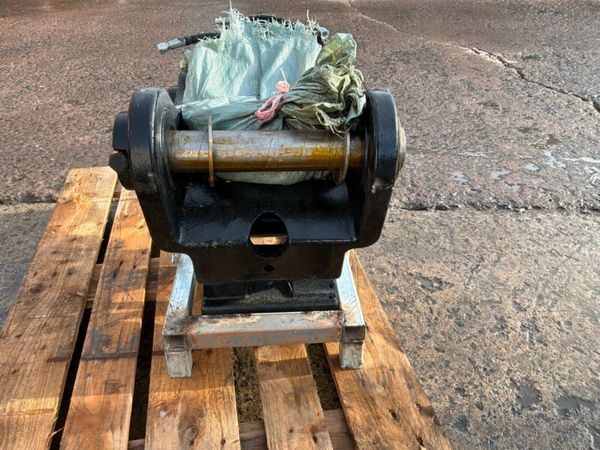 New unused hydraulic Quick hitch.....60mm pins.... 397373679