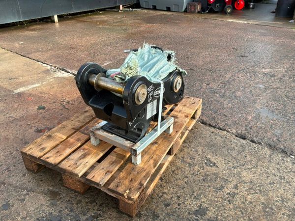 New unused hydraulic Quick hitch.....60mm pins.... 397373683