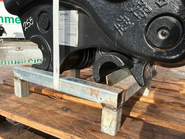 New unused hydraulic Quick hitch.....60mm pins.... 397373627