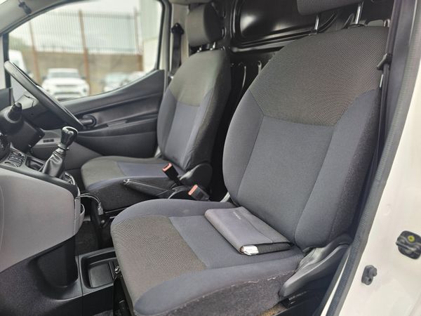 NISSAN NV200 // 08/27 DOE // NO VAT 397303218