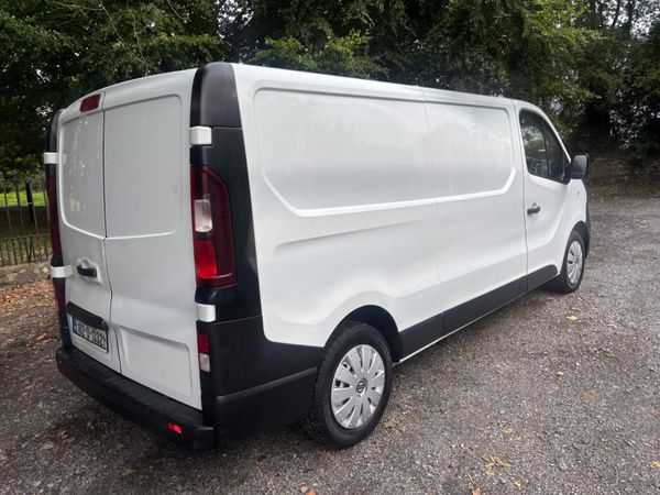 2018 Nissan NV300, 4 of 17