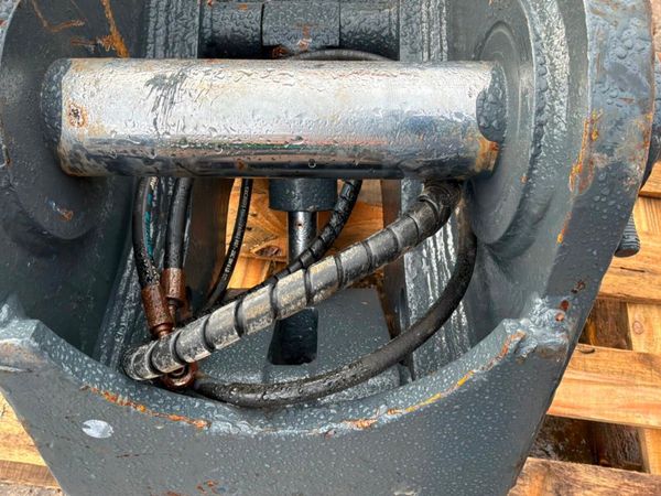 Hydraulic Quick hitch....70mm pins.......5789. 397321897