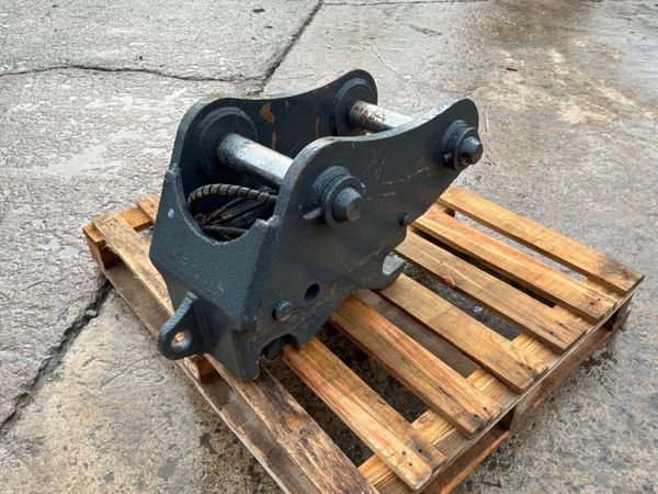 Hydraulic Quick hitch....70mm pins.......5789. 397321899