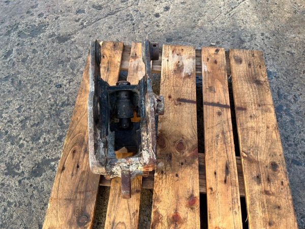 Mini digger manual Quick hitch.....40mm pins...... 397321983
