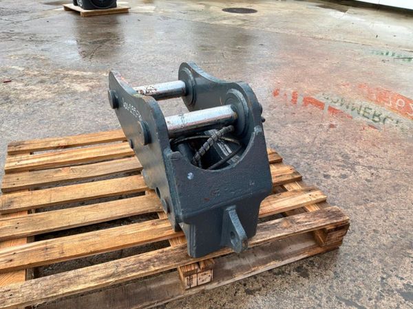 Hydraulic Quick hitch....70mm pins.......5789. 397321900