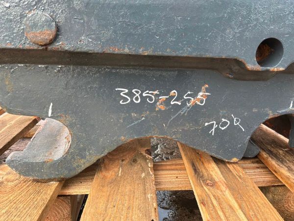 Hydraulic Quick hitch....70mm pins.......5789. 397321902