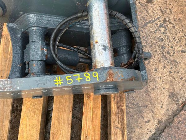 Hydraulic Quick hitch....70mm pins.......5789. 397321904