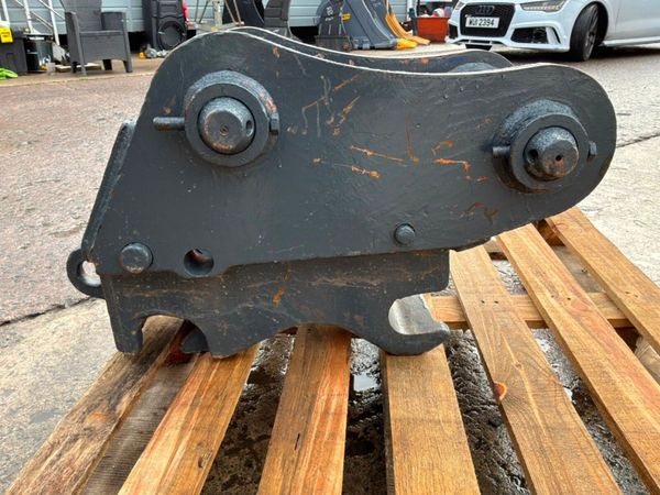 Hydraulic Quick hitch....70mm pins.......5789. 397321910