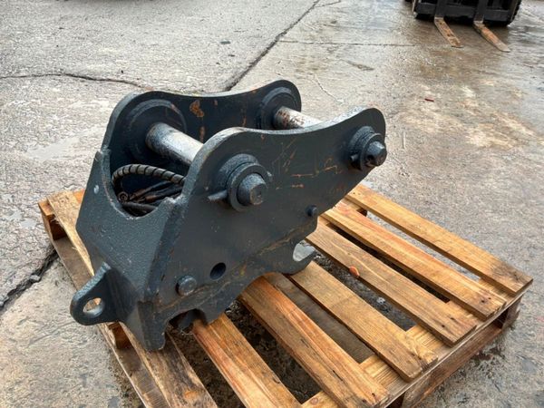 Hydraulic Quick hitch....70mm pins.......5789. 397321911