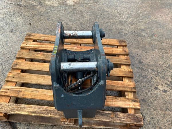 Hydraulic Quick hitch....70mm pins.......5789. 397321912