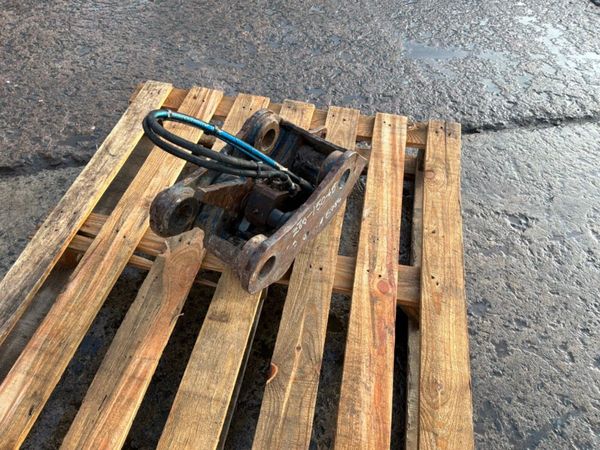 Kubota hydraulic quick hitch.....45mm pins ...5784 397321923